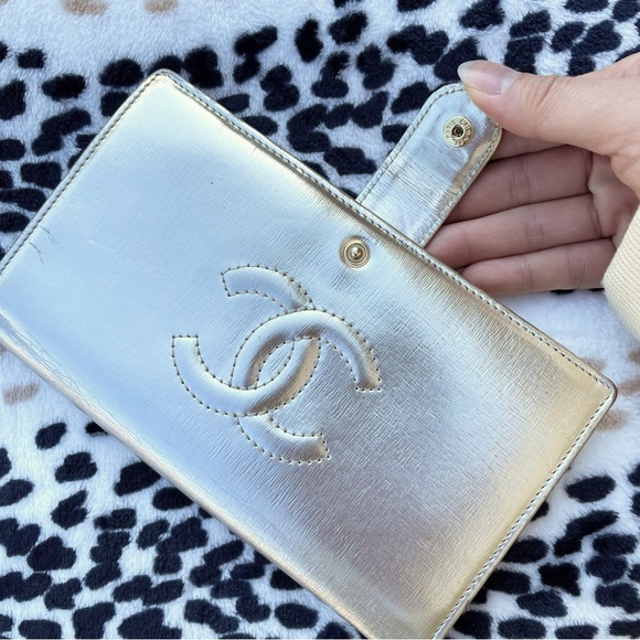 Authentic * CHANEL * CC Logo Leather Bifold Wallet in Light Gold Metallic - Picture 4 of 14